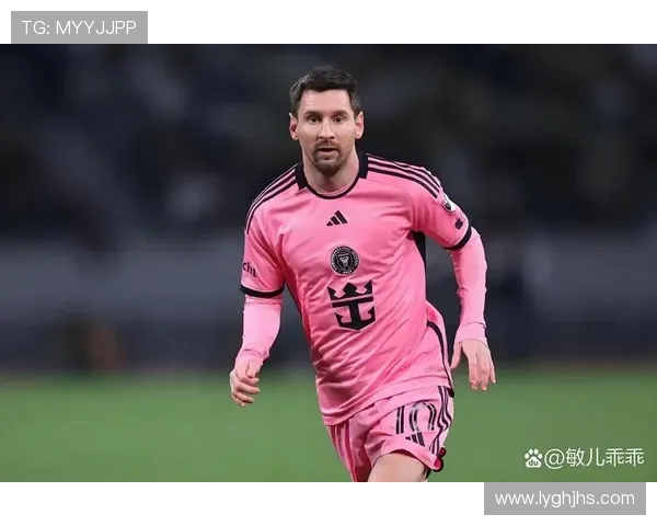 《聚焦足球明星的成长历程与传奇成就:从少年到世界之巅》 《聚焦足球明星的成长历程与传奇成就:从少年到世界之巅》