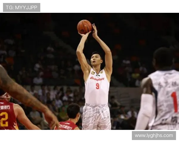 周鹏的篮球之路：从青涩少年到国家队核心的成长历程与奋斗精神