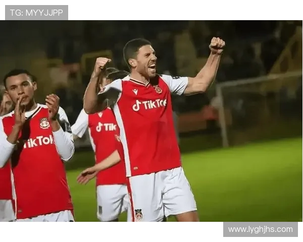 布莱克本与冈本的精彩对决揭示足球战术的博弈与激情 布莱克本与冈本的精彩对决揭示足球战术的博弈与激情